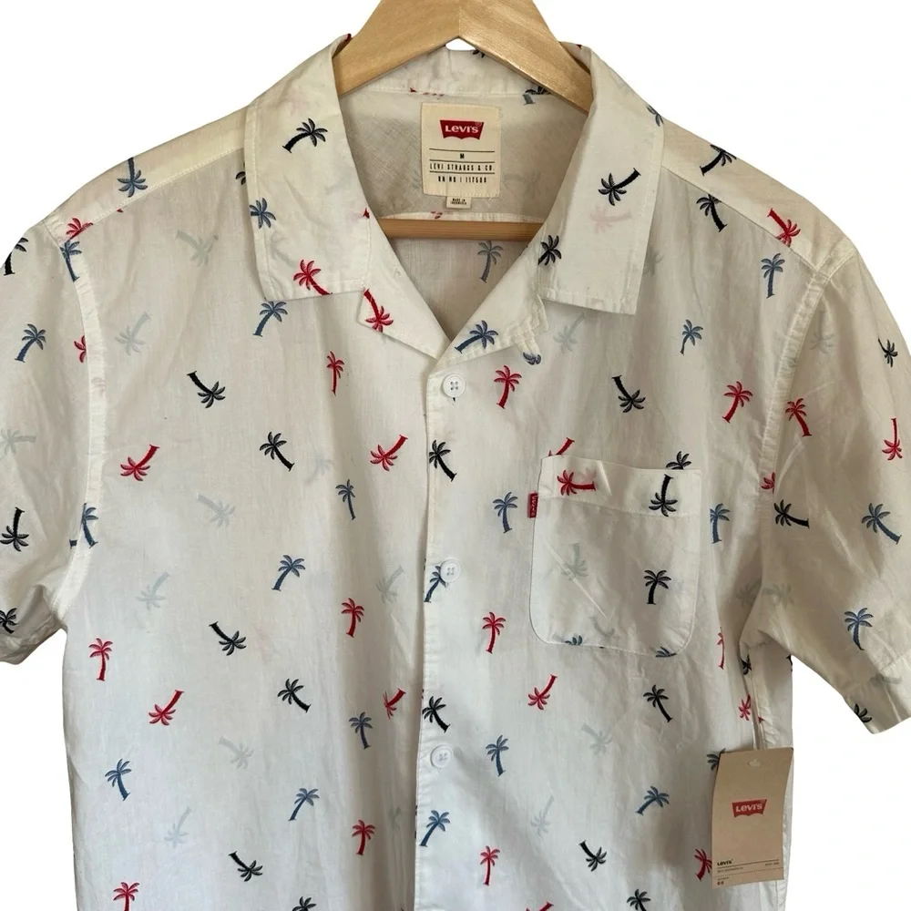 NWT Levi’s Men’s Short Sleeved Button Down Shirt with Palm Tree Pattern Sz M